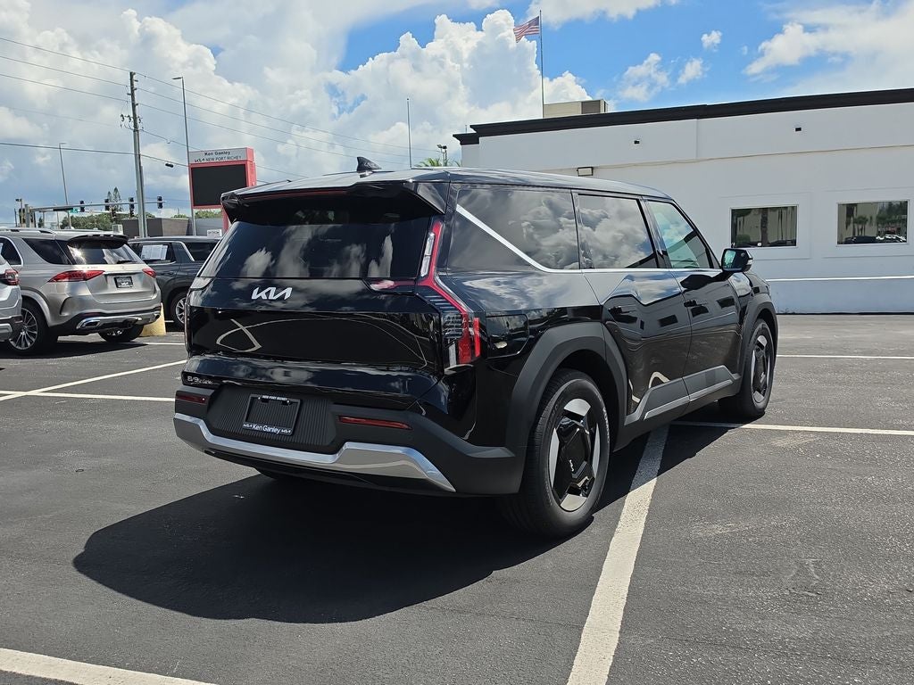 2026 Kia EV9 Light Long Range