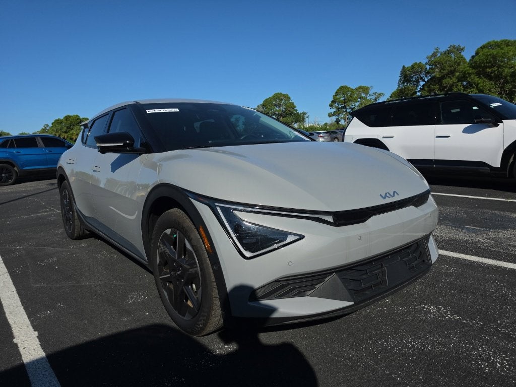2025 Kia EV6 Light
