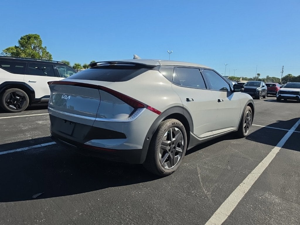 2025 Kia EV6 Light