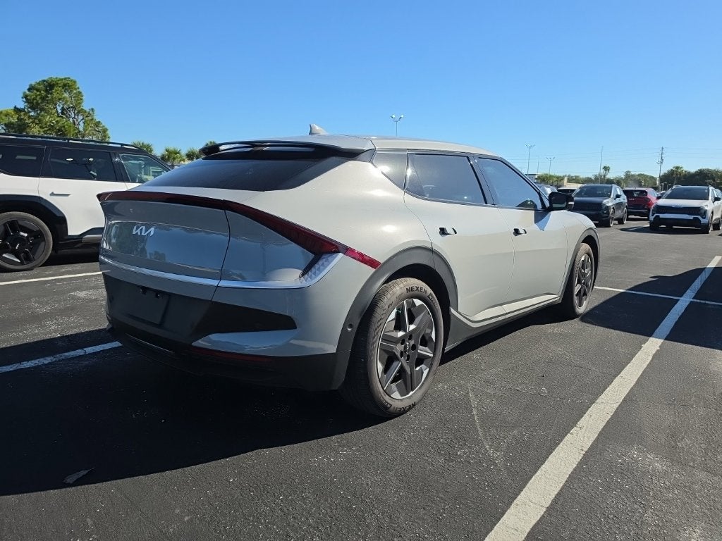 2025 Kia EV6 Light