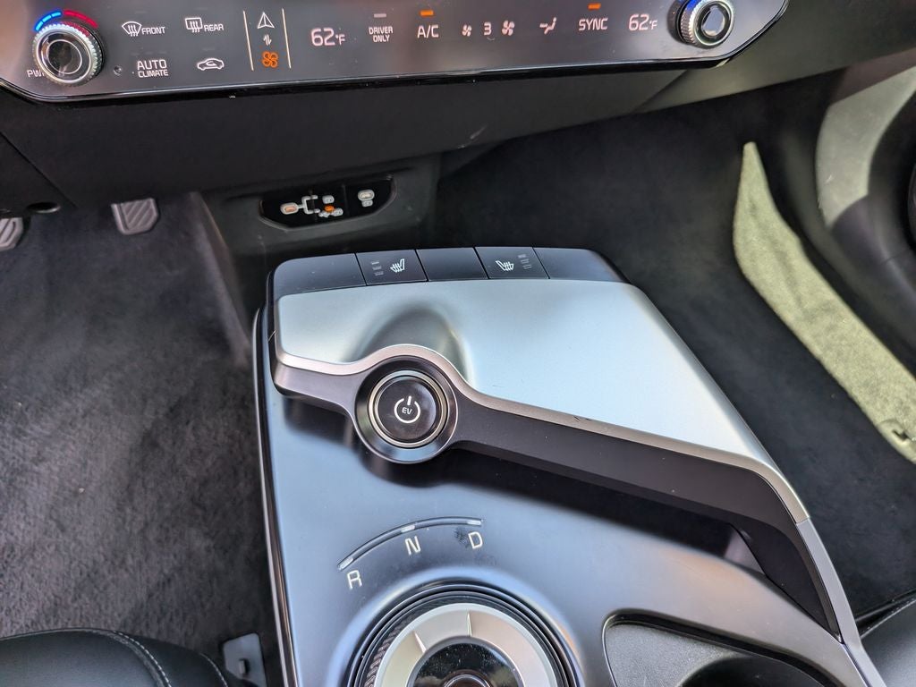 2025 Kia EV6 Light