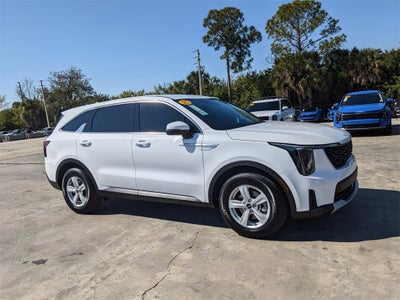 2025 Kia Sorento LX