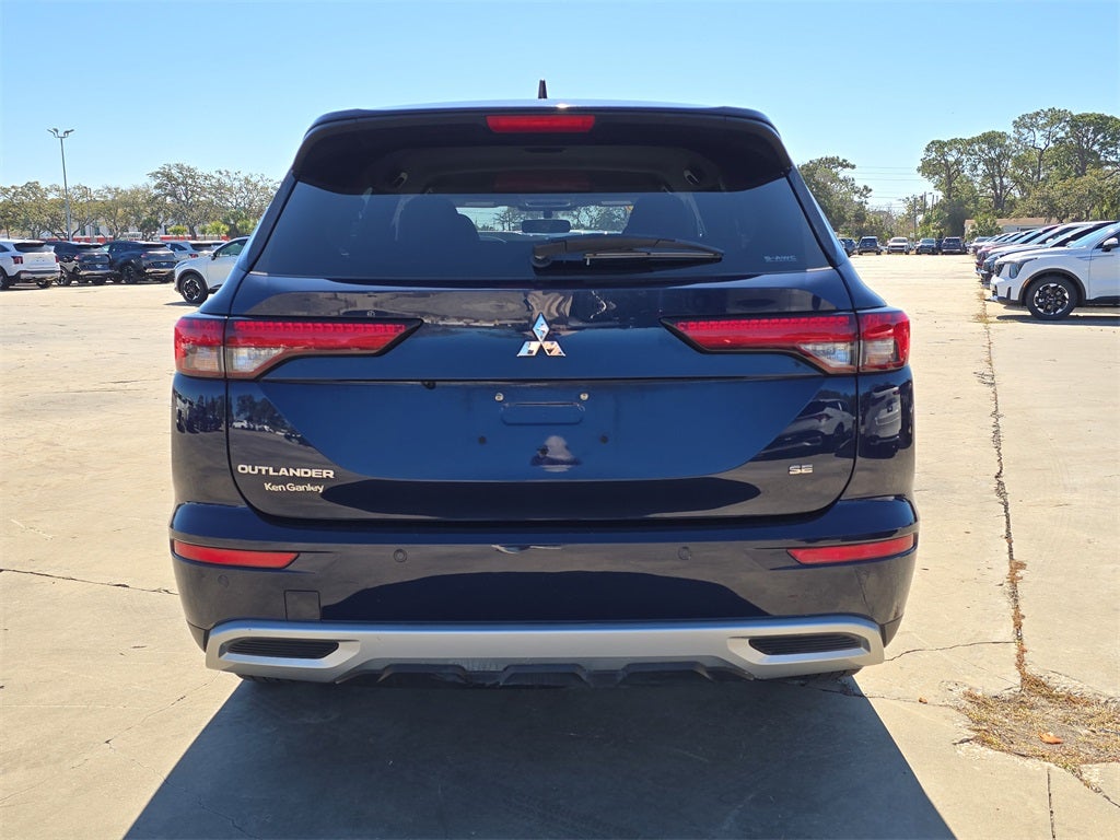 2024 Mitsubishi Outlander SE