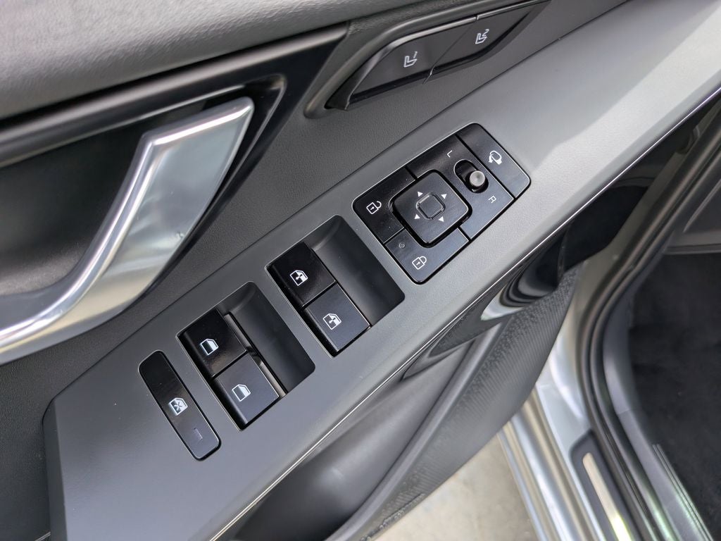 2024 Kia Niro SX