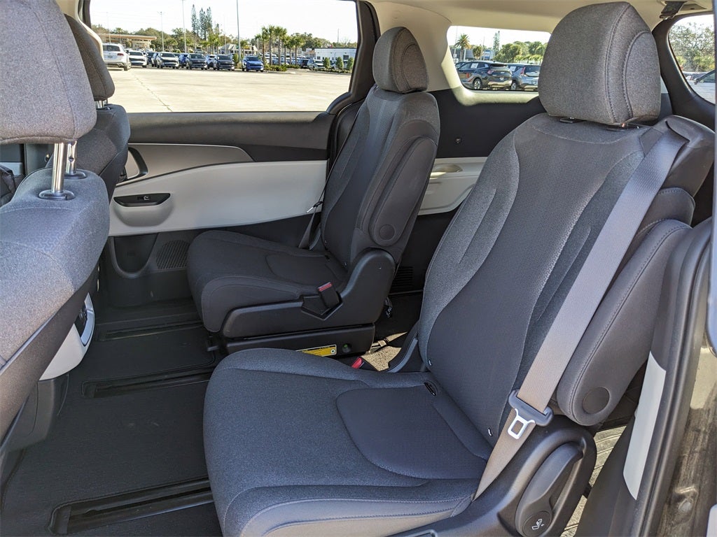 2022 Kia Carnival LX