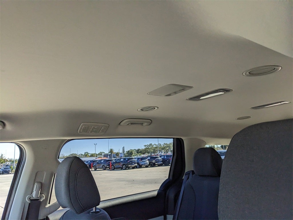 2022 Kia Carnival LX