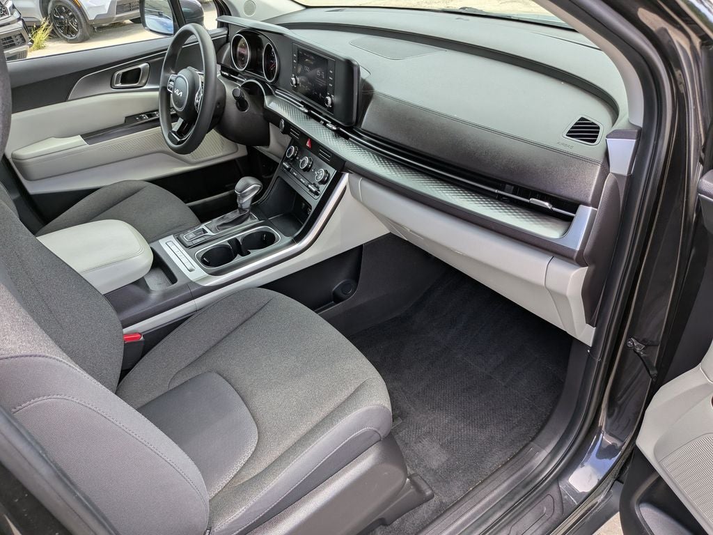 2024 Kia Carnival LX