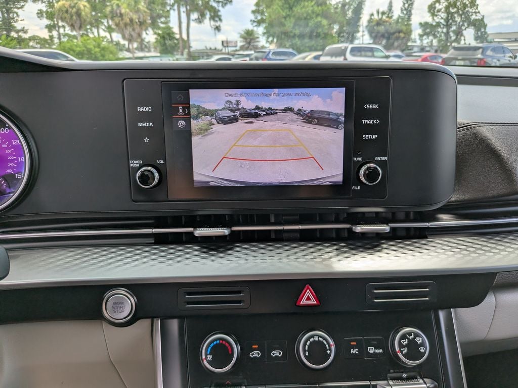 2024 Kia Carnival LX