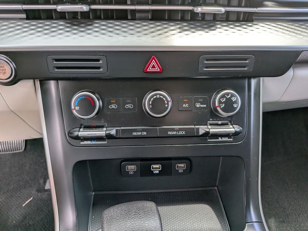 2024 Kia Carnival LX