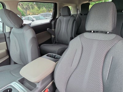 2027 Kia Carnival LX