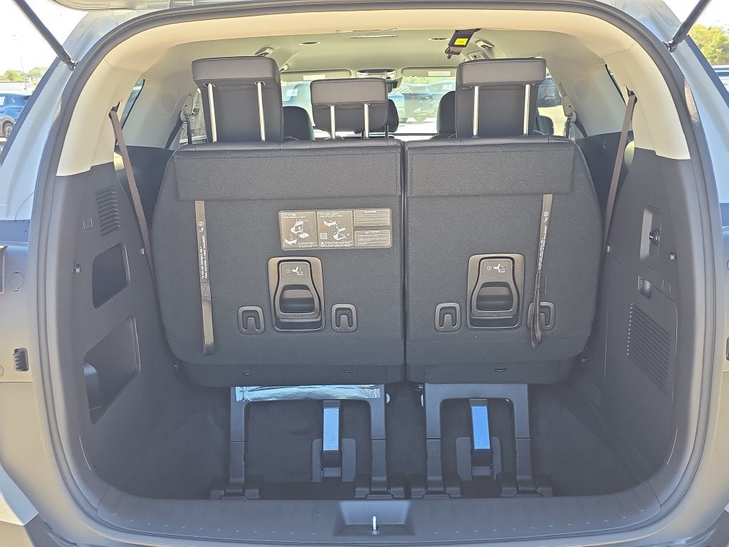 2027 Kia Carnival LXS