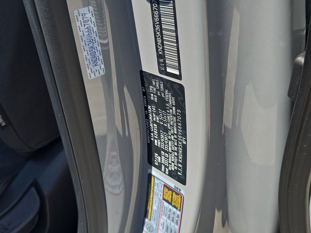 2027 Kia Carnival LX