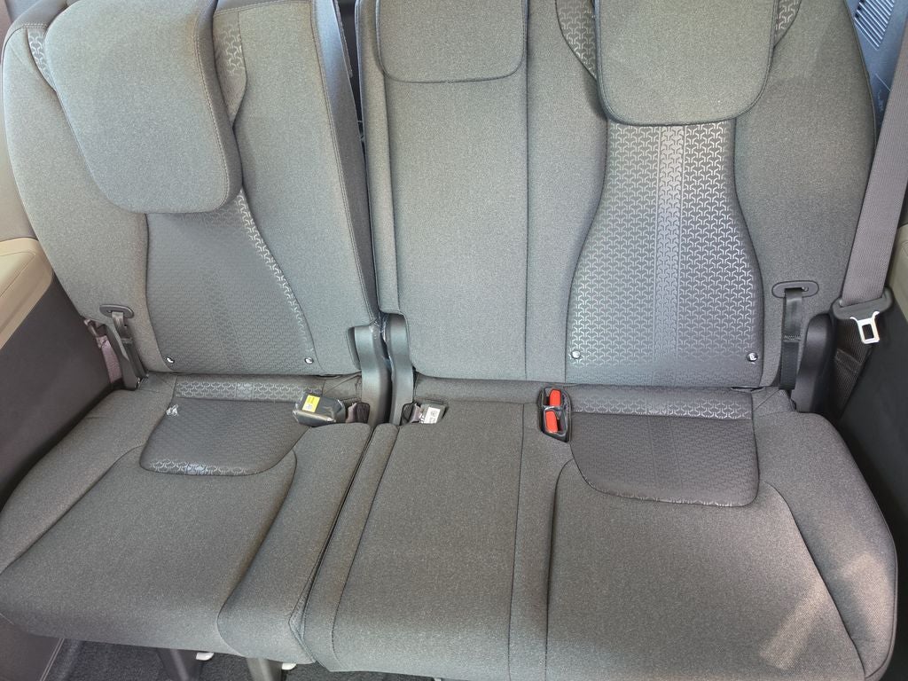2027 Kia Carnival LX