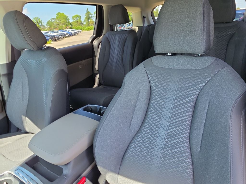 2027 Kia Carnival LX