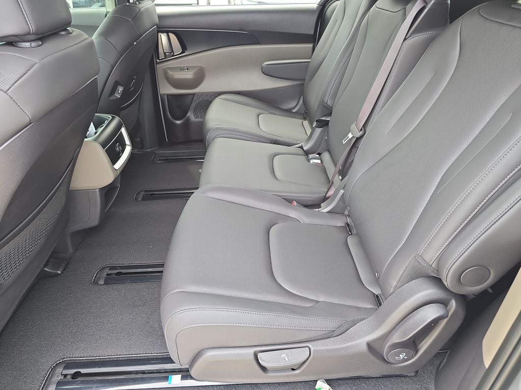 2027 Kia Carnival LXS