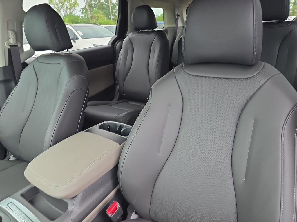2027 Kia Carnival LXS