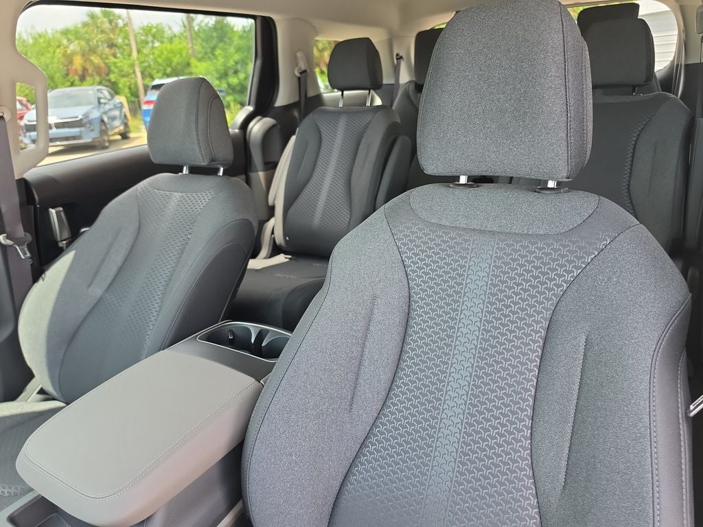 2027 Kia Carnival LX