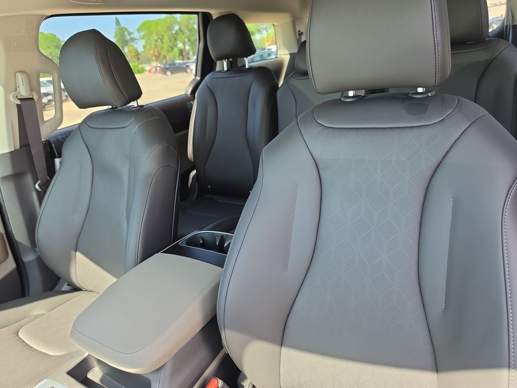 2027 Kia Carnival Hybrid LXS