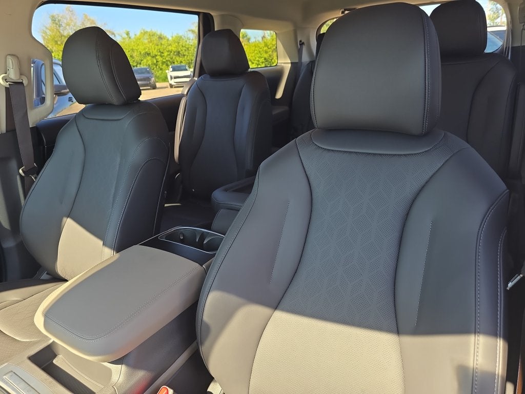 2027 Kia Carnival Hybrid LXS