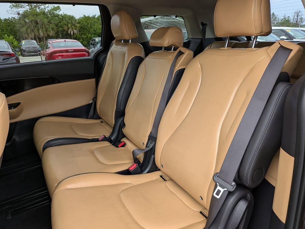 2024 Kia Carnival EX