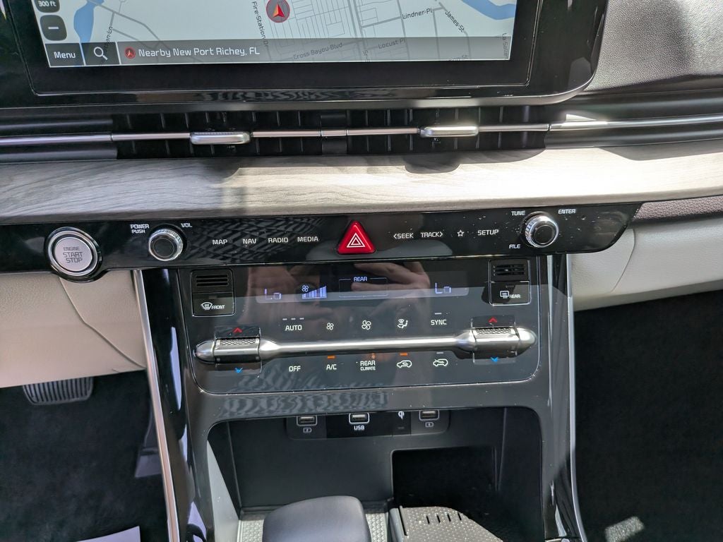 2024 Kia Carnival EX