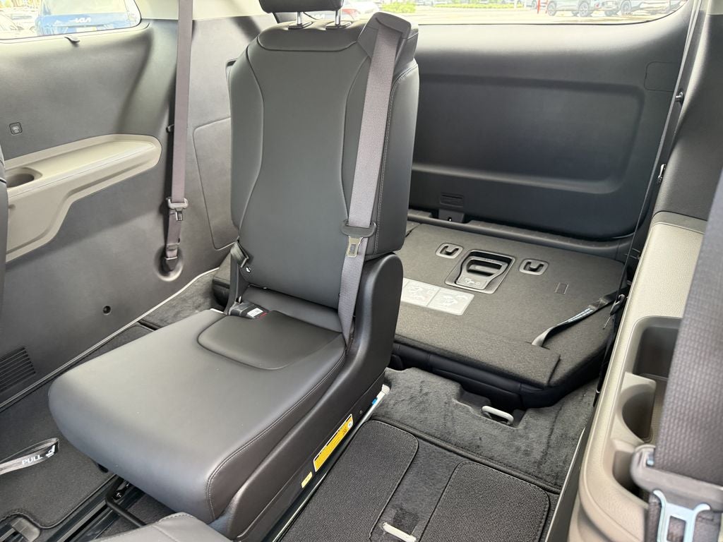 2027 Kia Carnival EX