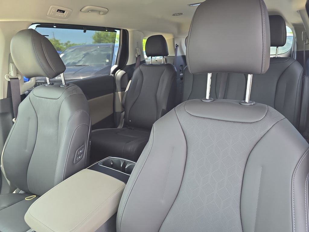 2027 Kia Carnival EX