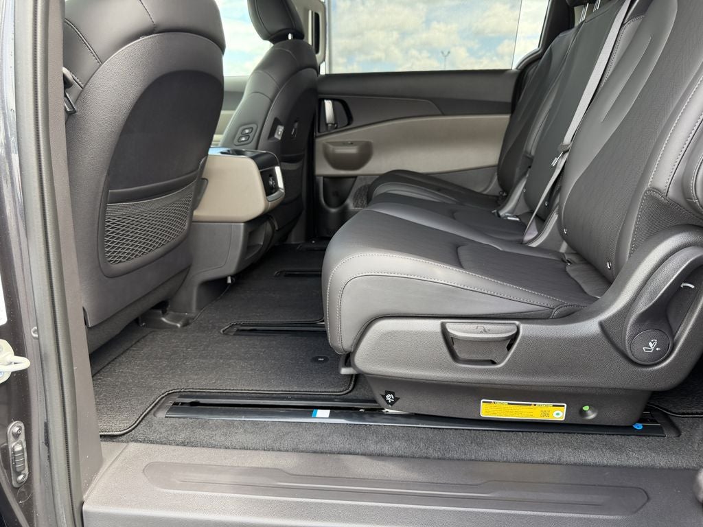 2027 Kia Carnival EX