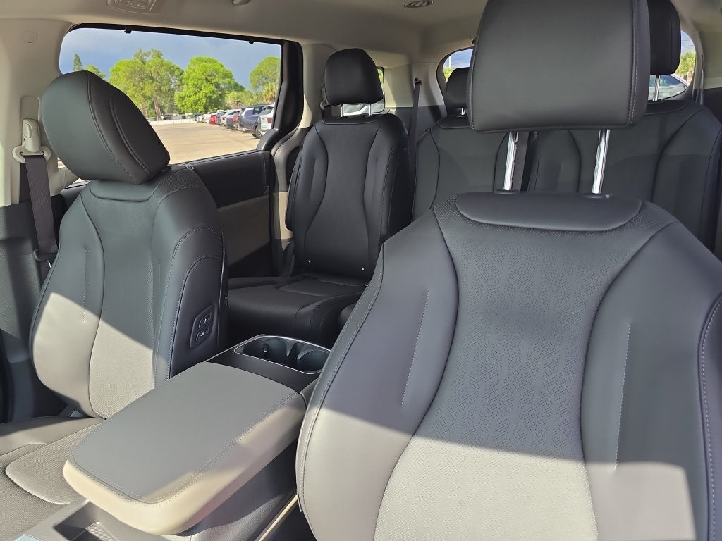 2027 Kia Carnival Hybrid EX