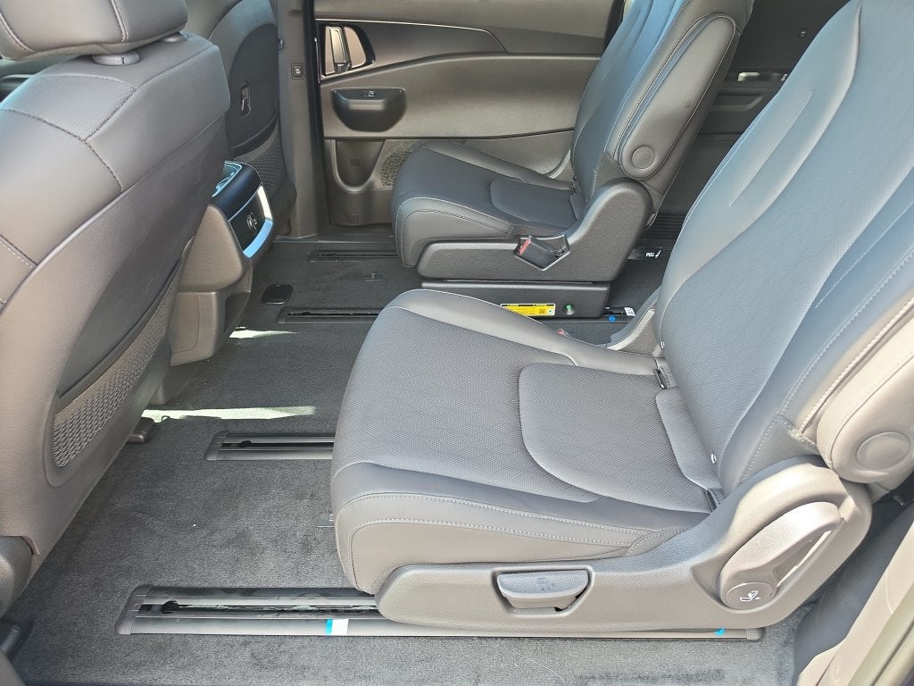 2027 Kia Carnival Hybrid EX