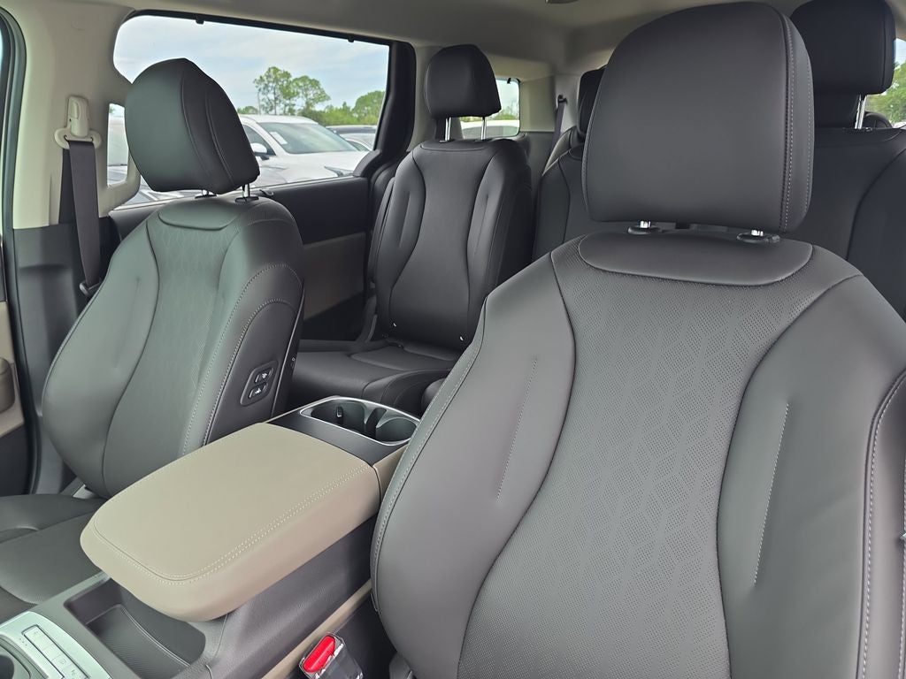2026 Kia Carnival Hybrid EX