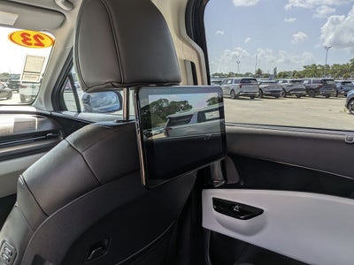 2023 Kia Carnival SX