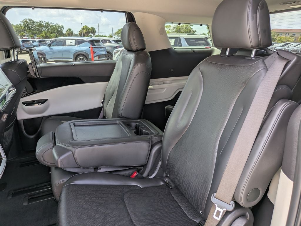 2023 Kia Carnival SX