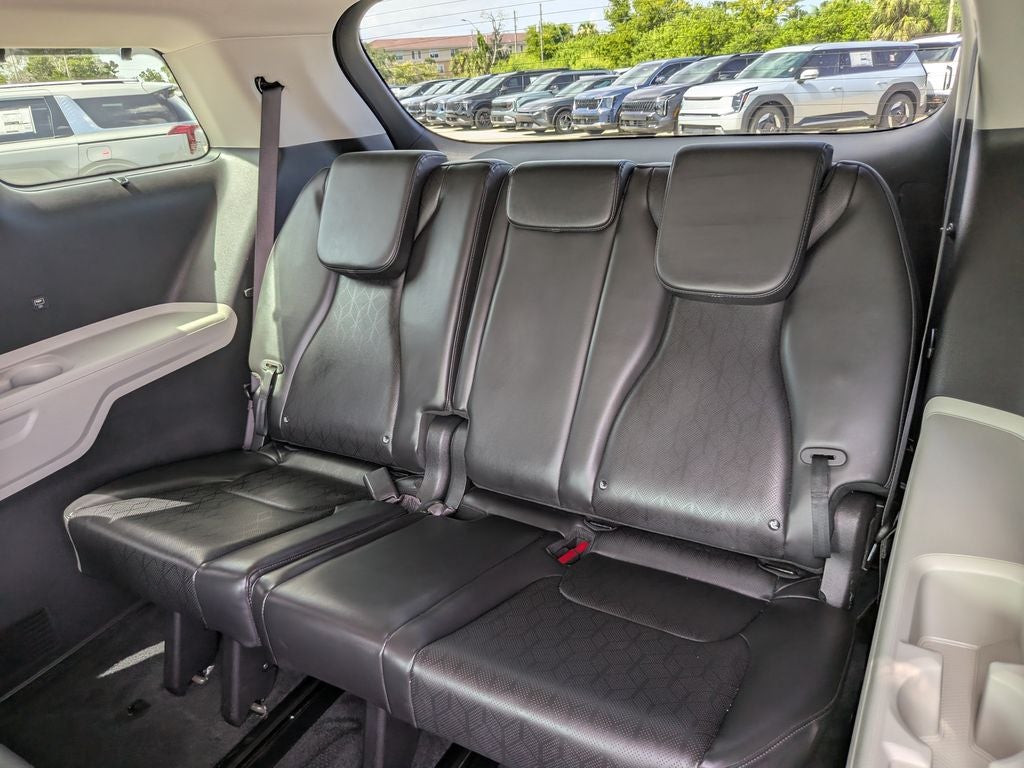 2023 Kia Carnival SX