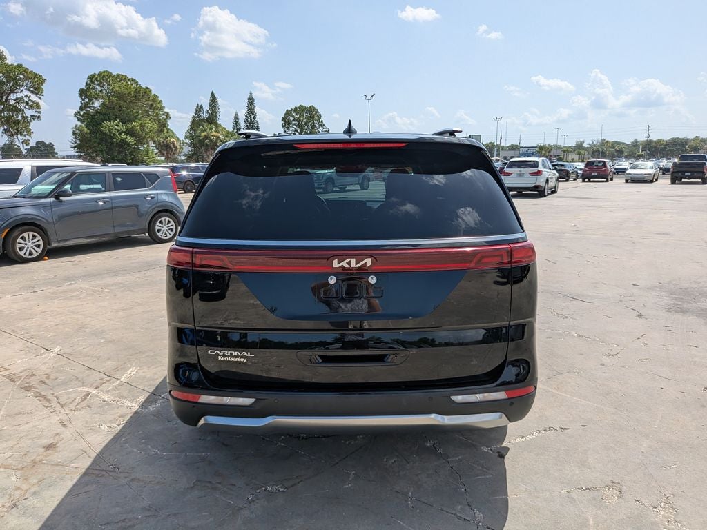 2023 Kia Carnival SX