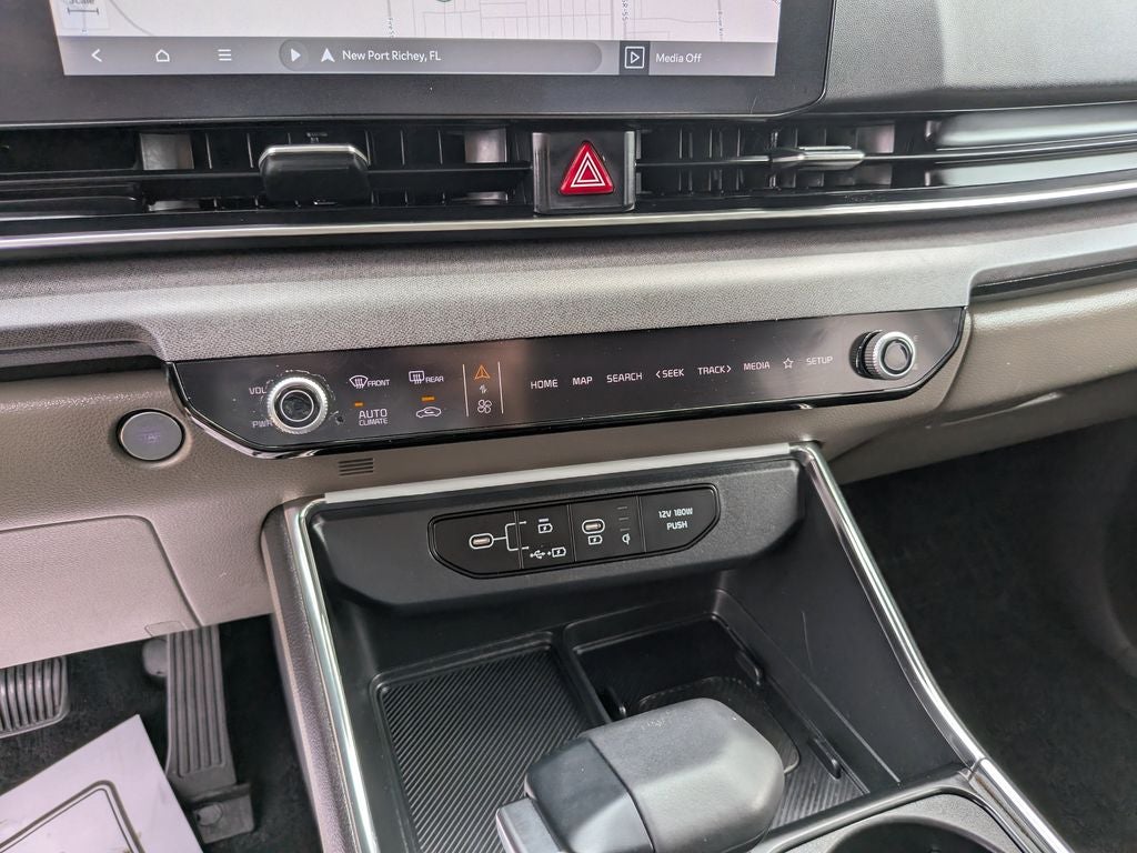 2025 Kia Carnival SX