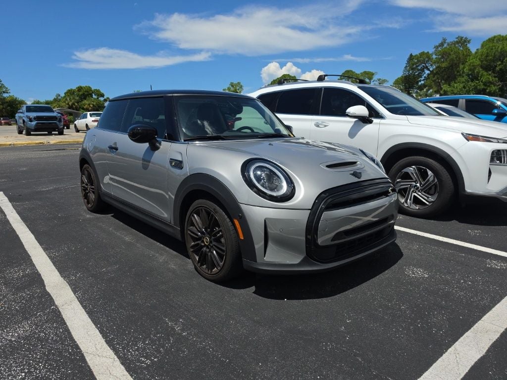 2024 MINI Cooper SE Electric Iconic