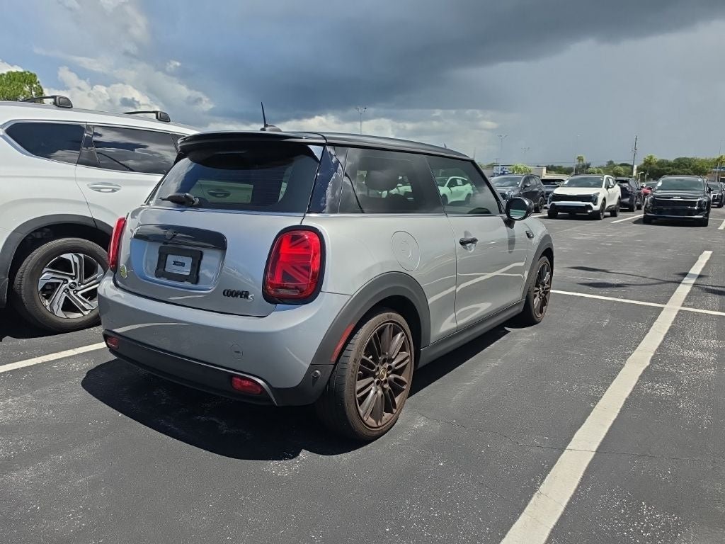 2024 MINI Cooper SE Electric Iconic