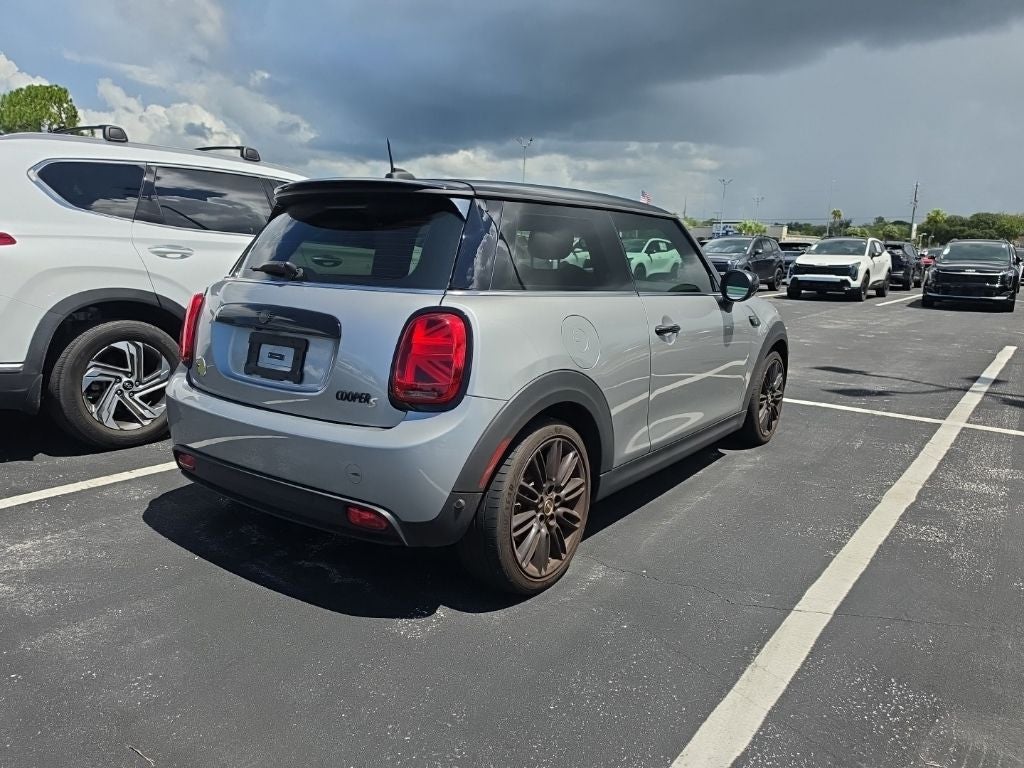 2024 MINI Cooper SE Electric Iconic