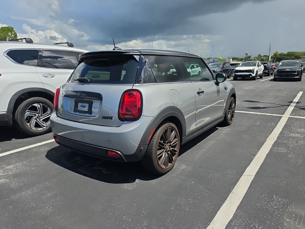 2024 MINI Cooper SE Electric Iconic