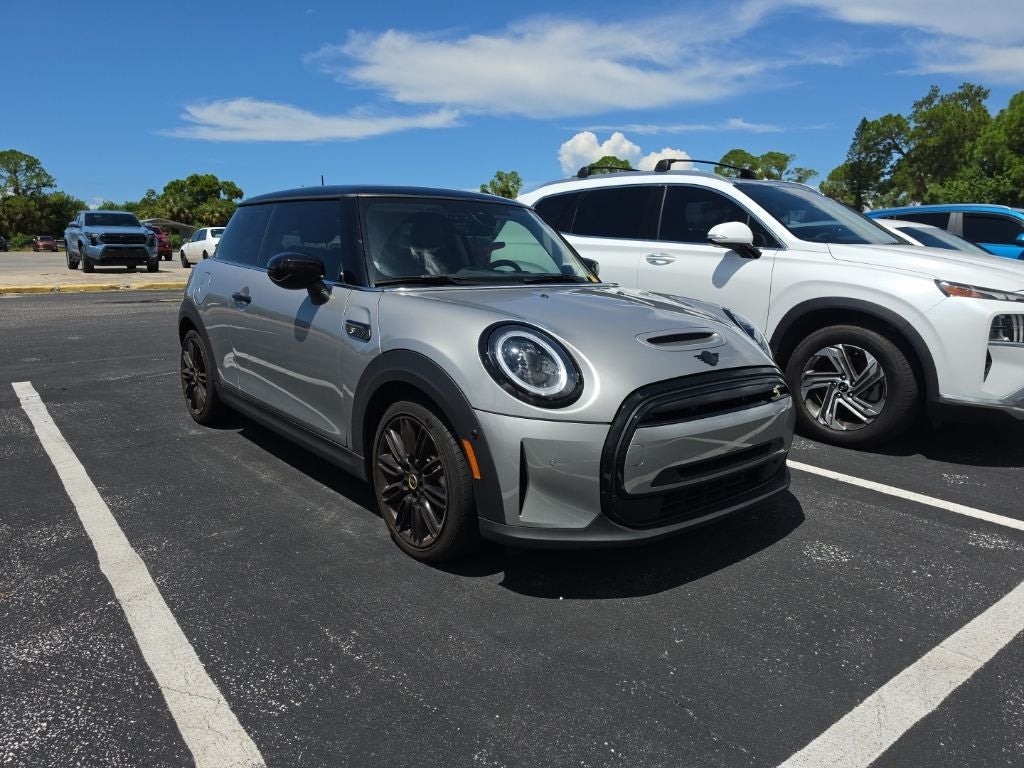 2024 MINI Cooper SE Electric Iconic