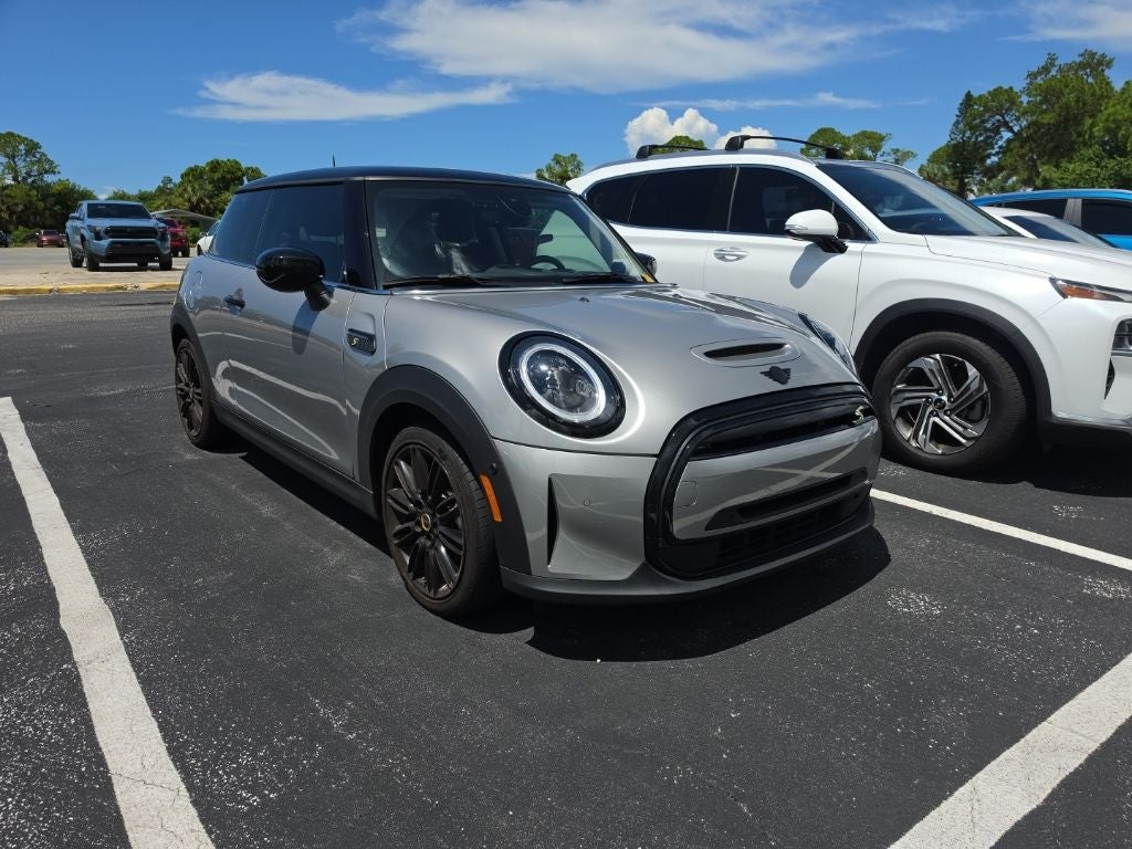 2024 MINI Cooper SE Electric Iconic