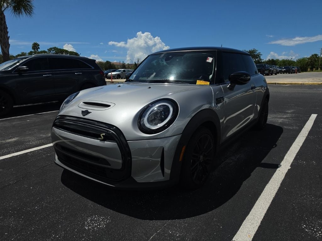 2024 MINI Cooper SE Electric Iconic