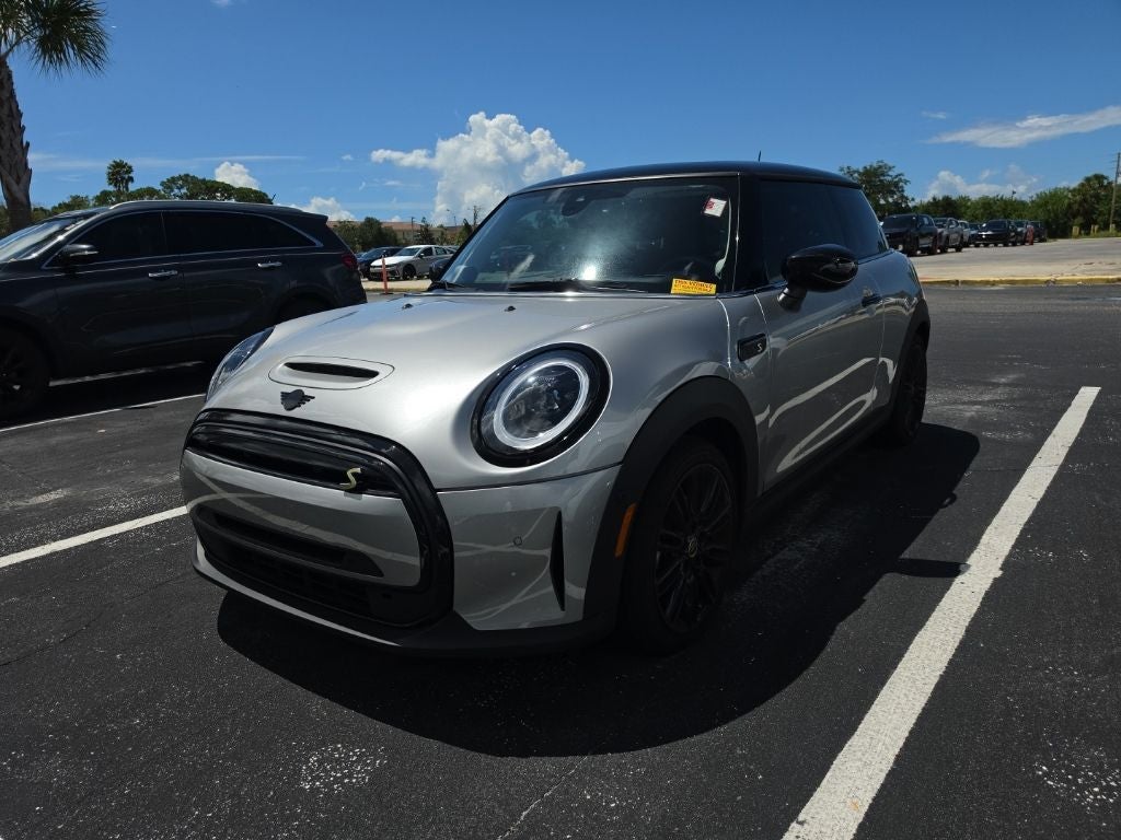2024 MINI Cooper SE Electric Iconic