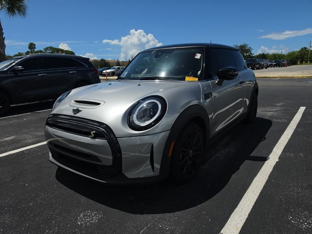 2024 MINI Cooper SE Electric Iconic