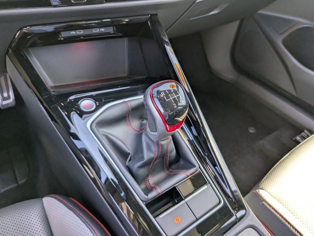 2024 Volkswagen Golf GTI SE